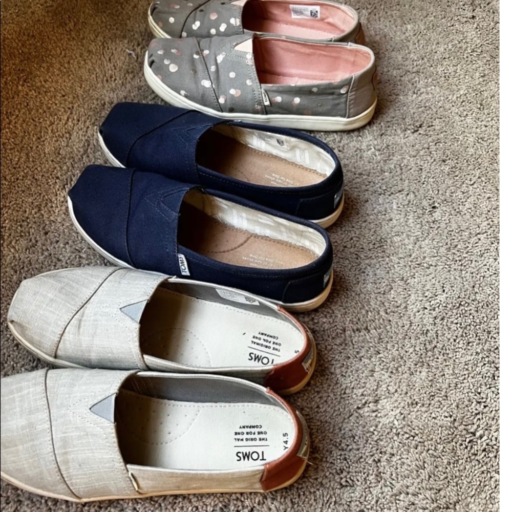 TOMS Girls’/ Women’s Canvas Shoes- great used condition